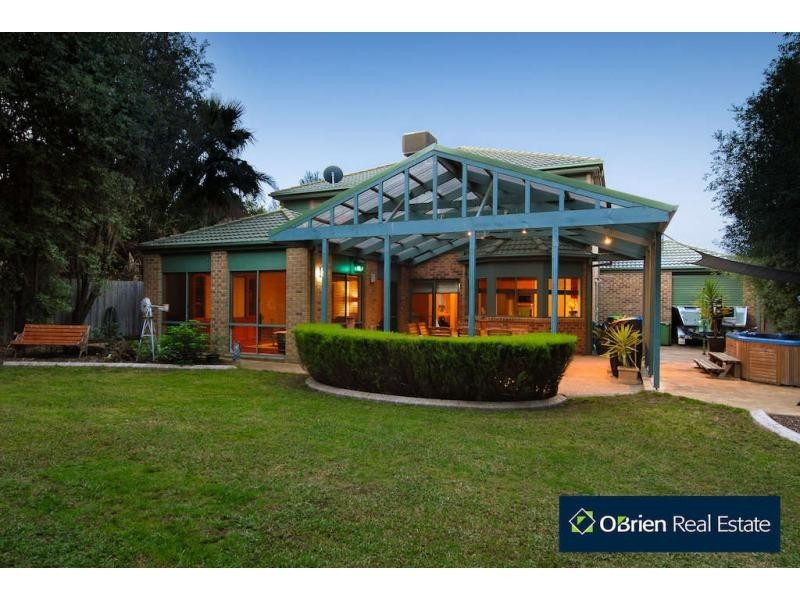 7 Ardblair Terrace, Narre Warren South VIC 3805