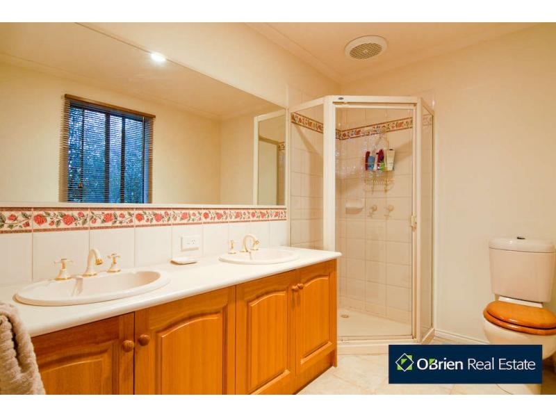 7 Ardblair Terrace, Narre Warren South VIC 3805