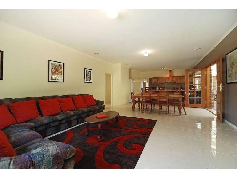 22 Ellesse Way, Berwick VIC 3806