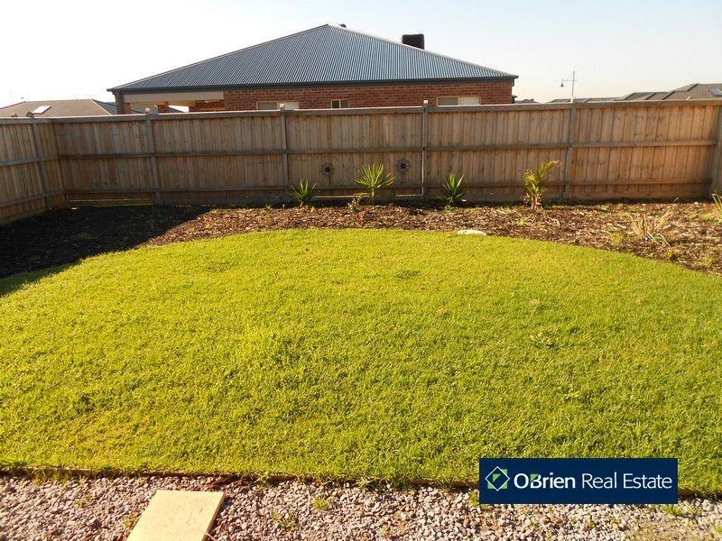 90 William Thwaites Boulevard, Cranbourne North VIC 3977
