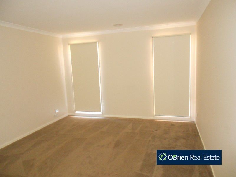 90 William Thwaites Boulevard, Cranbourne North VIC 3977