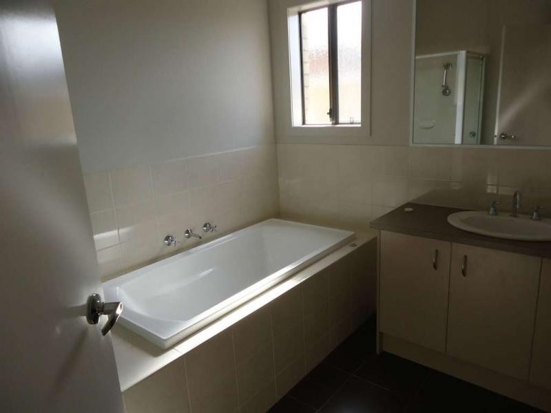 3 Illes Court, Berwick VIC 3806