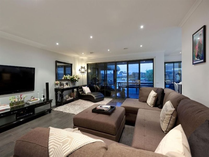 1 Brigantine Court, Patterson Lakes VIC 3197