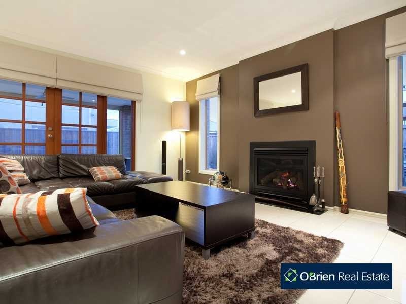 24 Lakeside Drive, Berwick VIC 3806