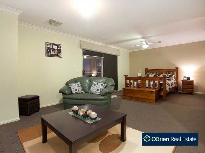 24 Lakeside Drive, Berwick VIC 3806