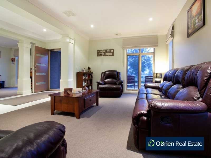 24 Lakeside Drive, Berwick VIC 3806