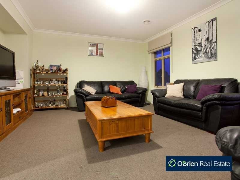 24 Lakeside Drive, Berwick VIC 3806