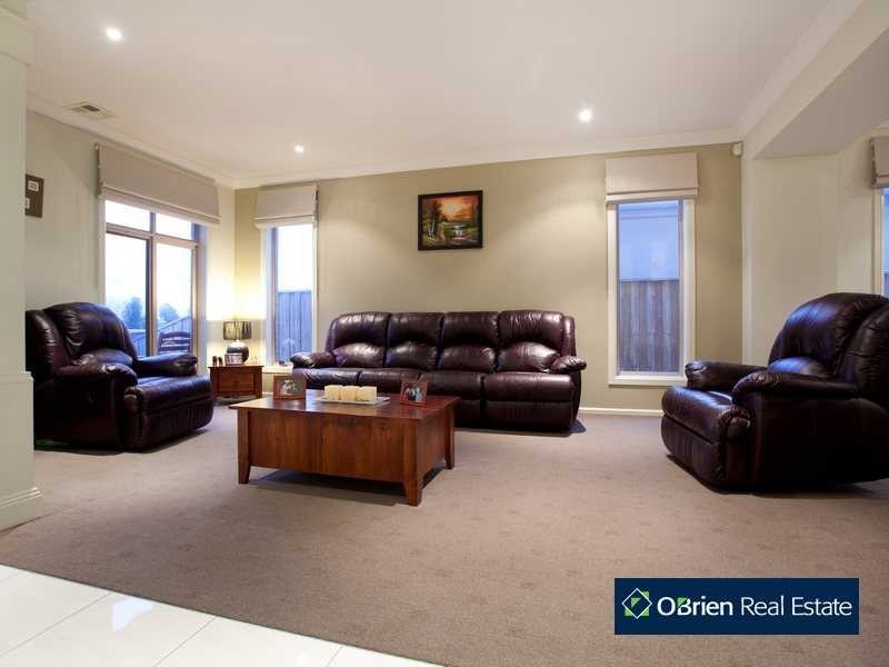 24 Lakeside Drive, Berwick VIC 3806
