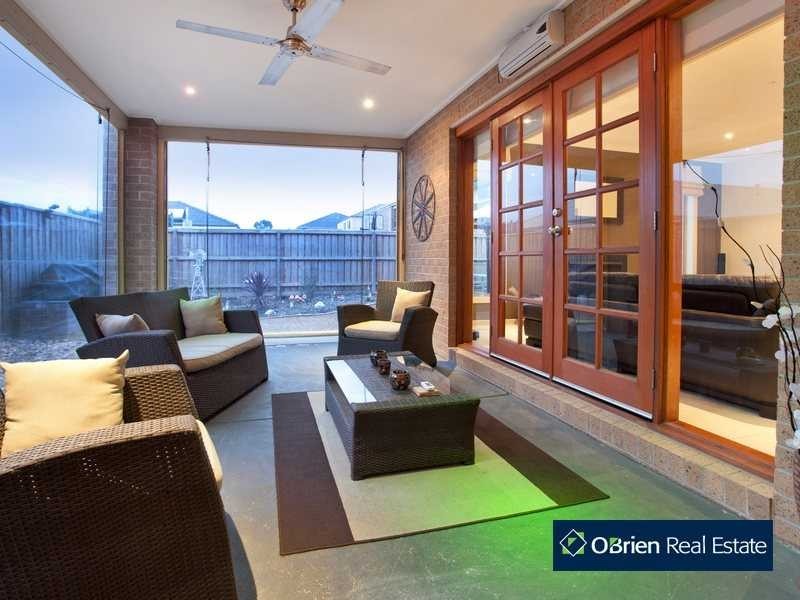 24 Lakeside Drive, Berwick VIC 3806