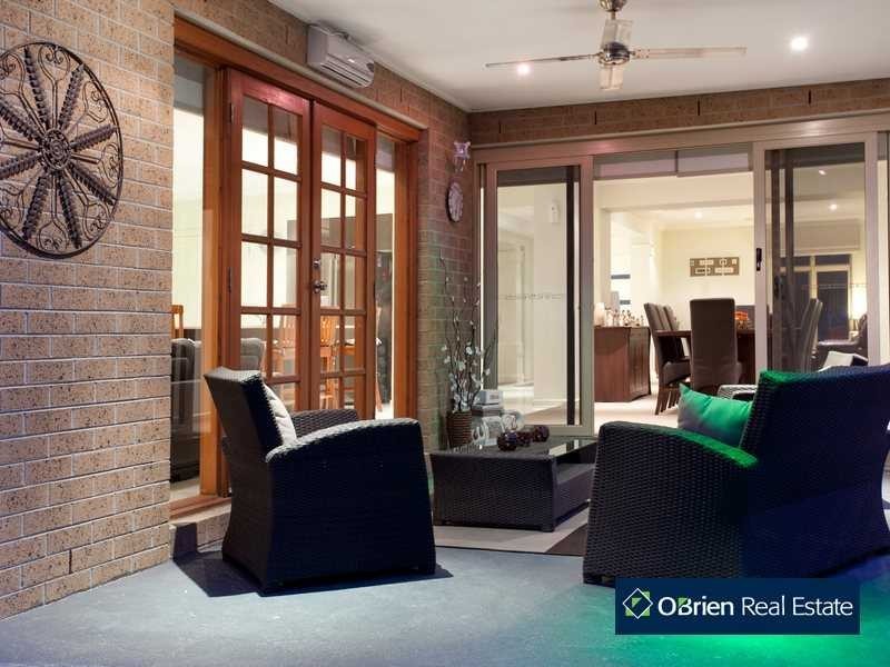 24 Lakeside Drive, Berwick VIC 3806