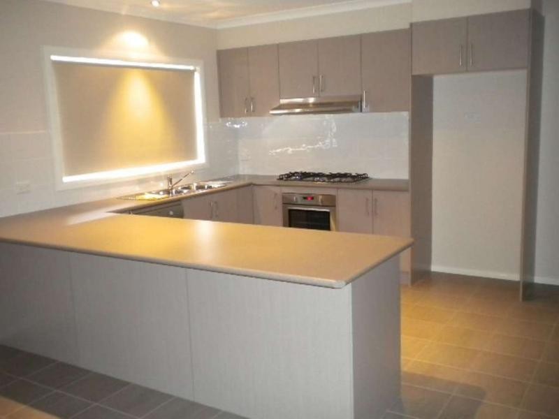 24 Sarton Link, Pakenham VIC 3810