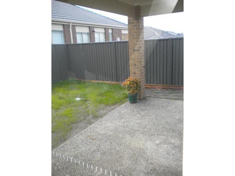 24 Sarton Link, Pakenham VIC 3810