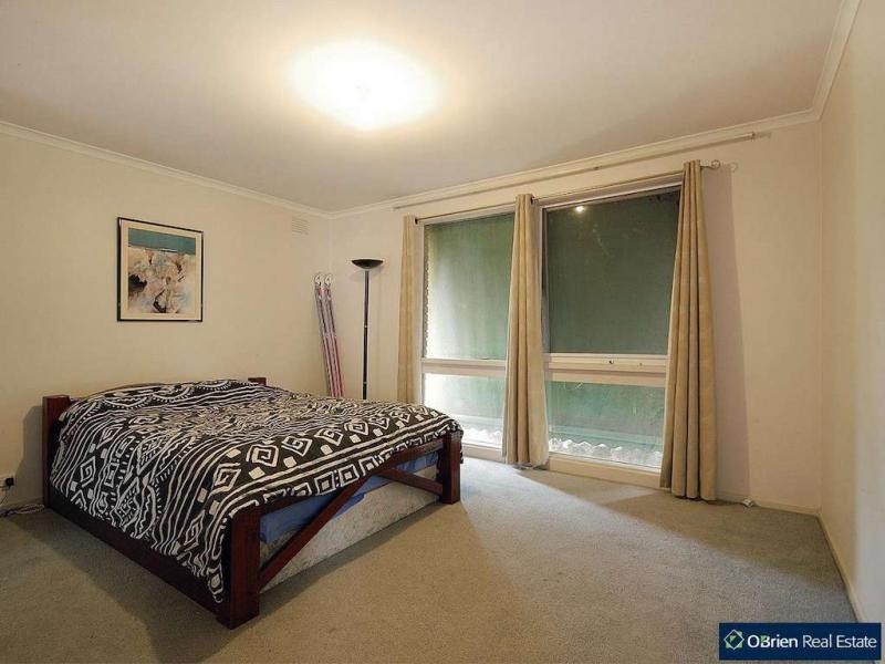 10 Marnebeck Court, Cranbourne VIC 3977