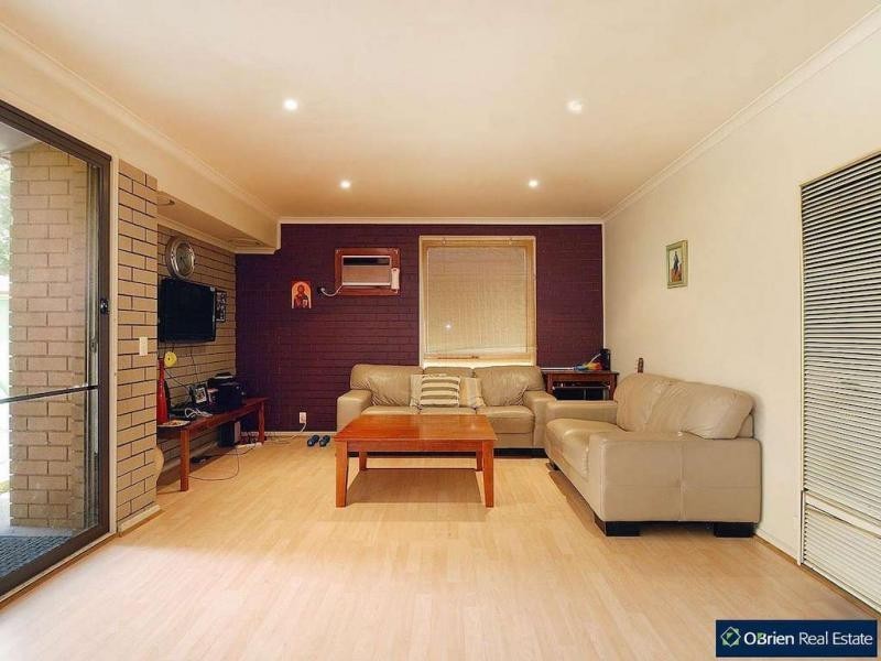 10 Marnebeck Court, Cranbourne VIC 3977