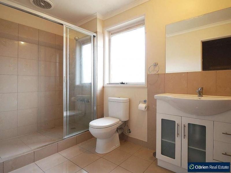 10 Marnebeck Court, Cranbourne VIC 3977
