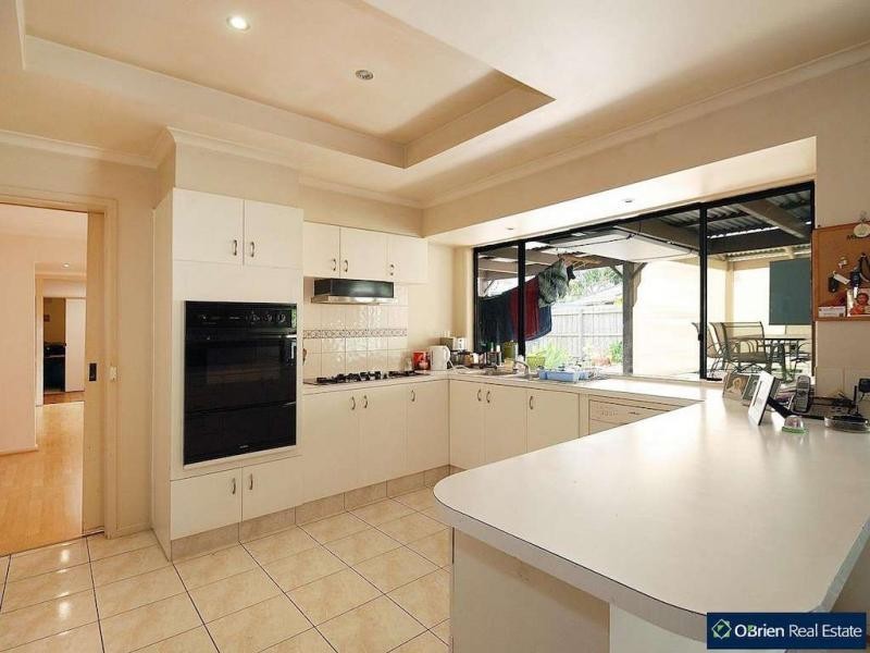 10 Marnebeck Court, Cranbourne VIC 3977