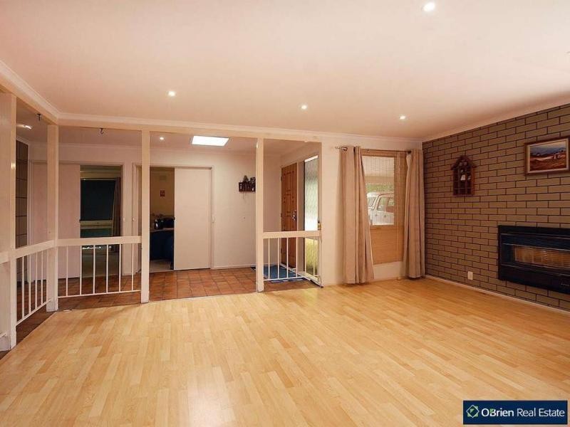 10 Marnebeck Court, Cranbourne VIC 3977