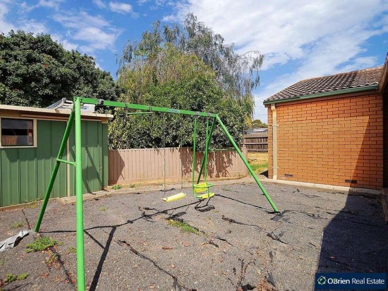 10 Marnebeck Court, Cranbourne VIC 3977