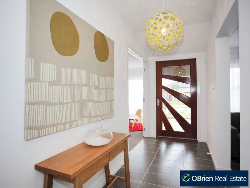 2 Evesham Street, Cranbourne North VIC 3977