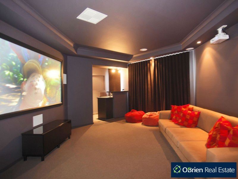 2 Evesham Street, Cranbourne North VIC 3977