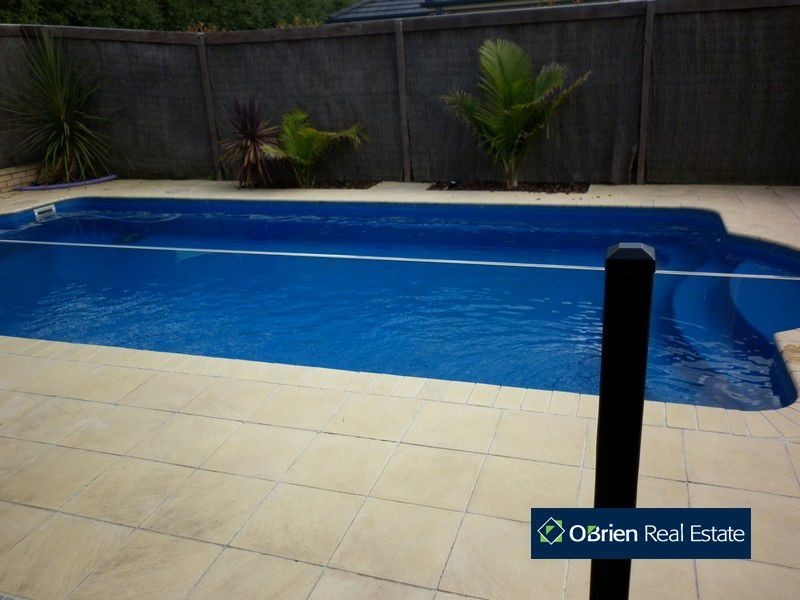 2 Lawton Court, Berwick VIC 3806