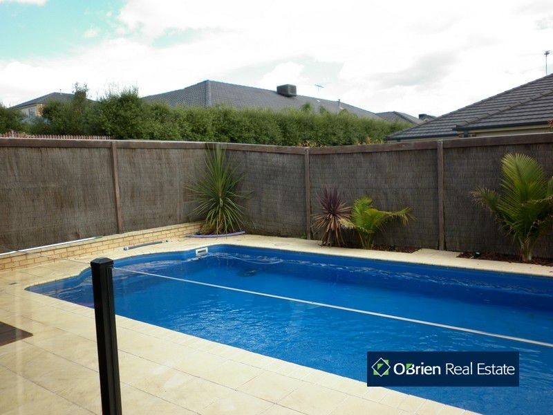 2 Lawton Court, Berwick VIC 3806