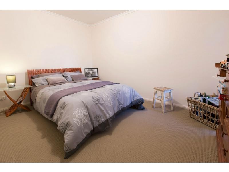 2/15 Coniston Avenue, Berwick VIC 3806