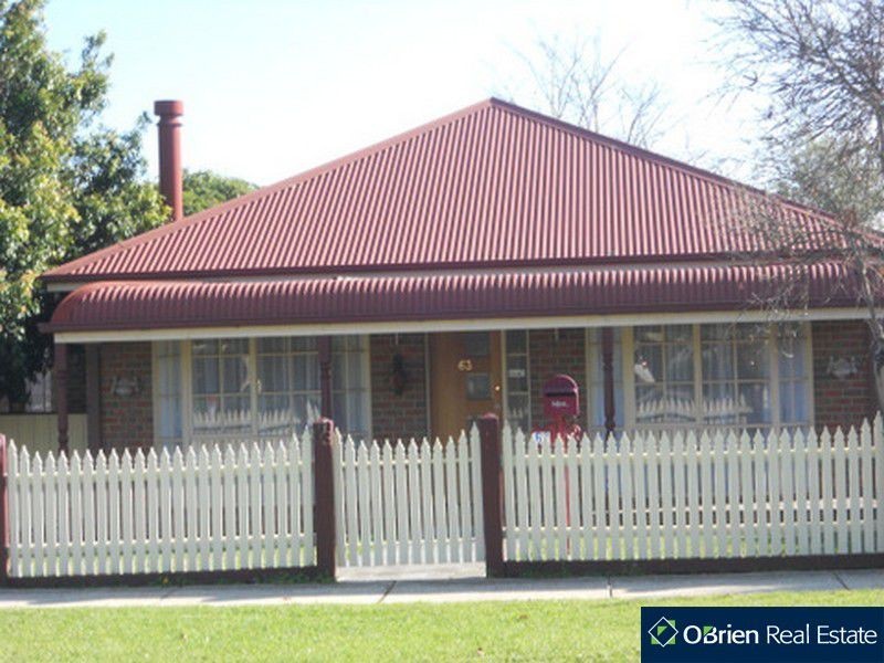 63 Bellevue Drive, Berwick VIC 3806