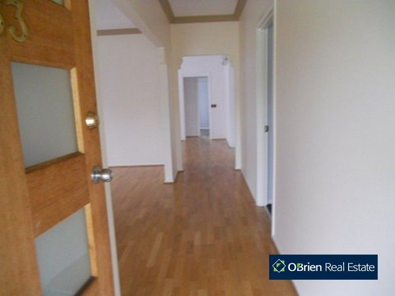 63 Bellevue Drive, Berwick VIC 3806