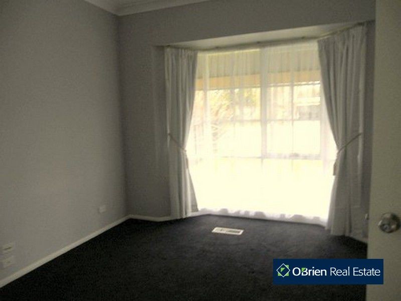 63 Bellevue Drive, Berwick VIC 3806