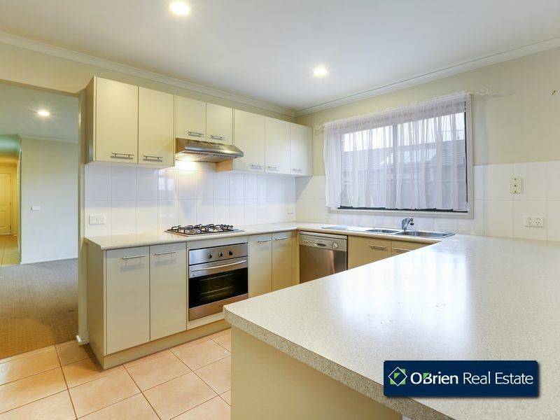 44 Irving Road, Pakenham VIC 3810