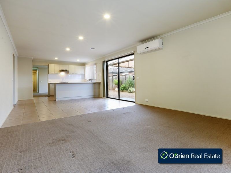 44 Irving Road, Pakenham VIC 3810