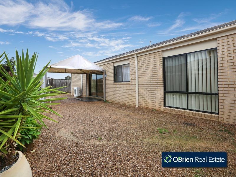 44 Irving Road, Pakenham VIC 3810