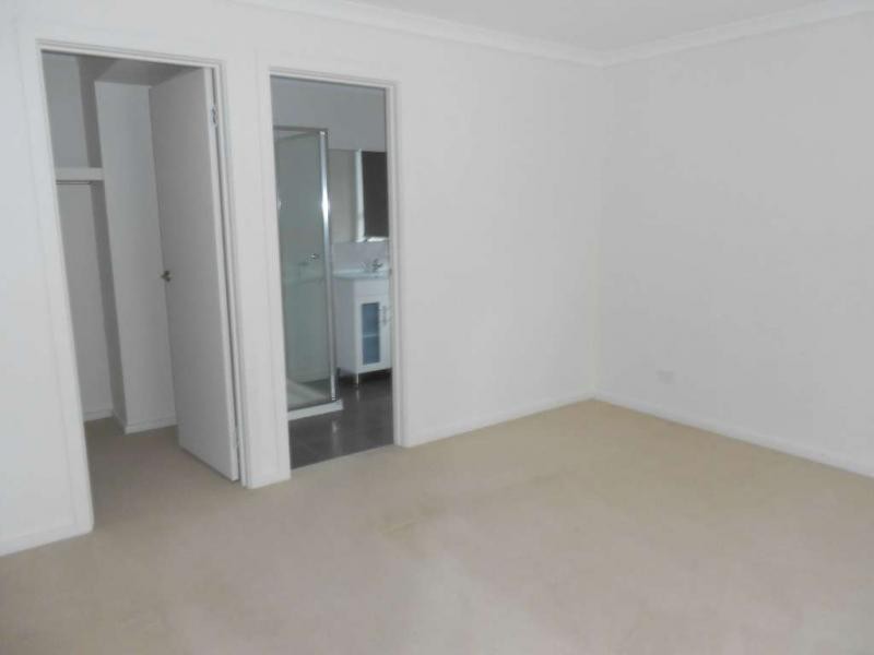 2/35 Portchester Boulevard, Beaconsfield VIC 3807