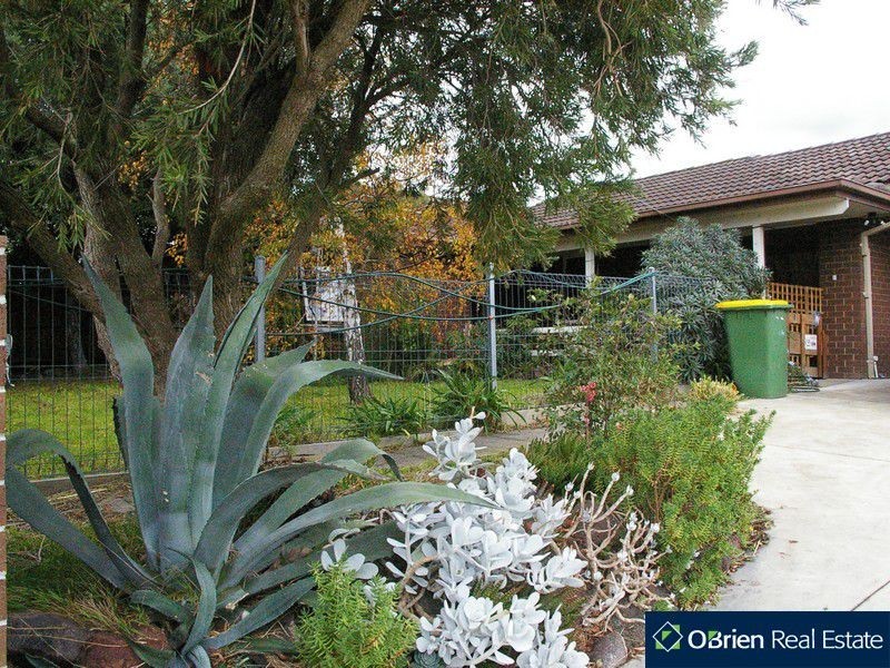 1/27 Ahern Road, Pakenham VIC 3810