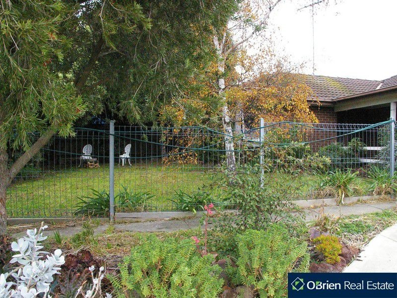 1/27 Ahern Road, Pakenham VIC 3810