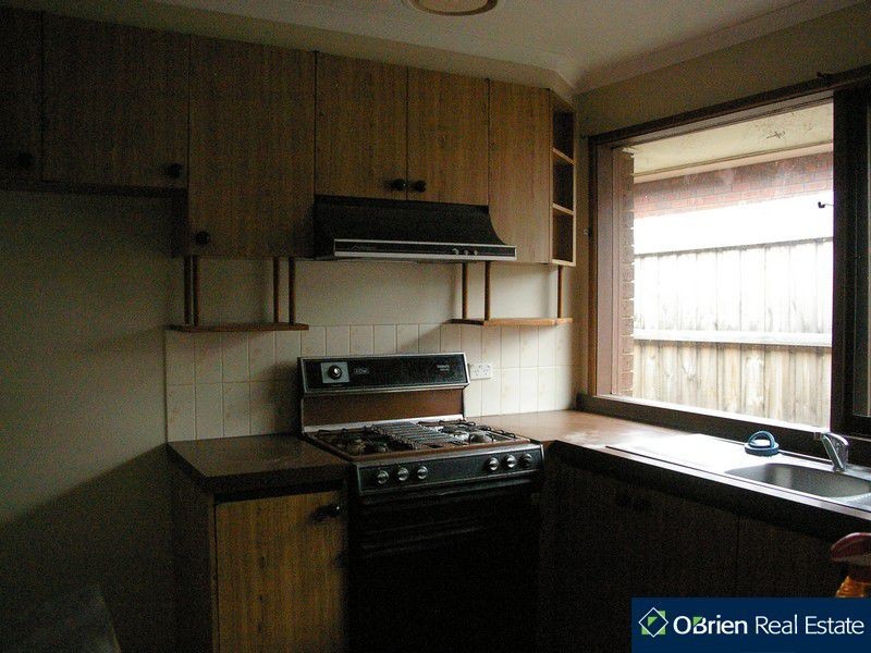 1/27 Ahern Road, Pakenham VIC 3810