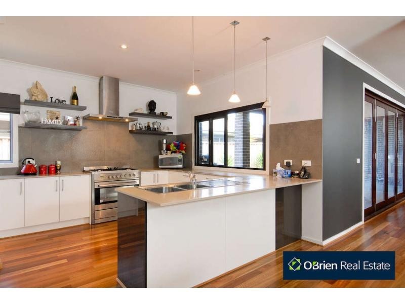 34 Wild Scotchman Way, Cranbourne East VIC 3977