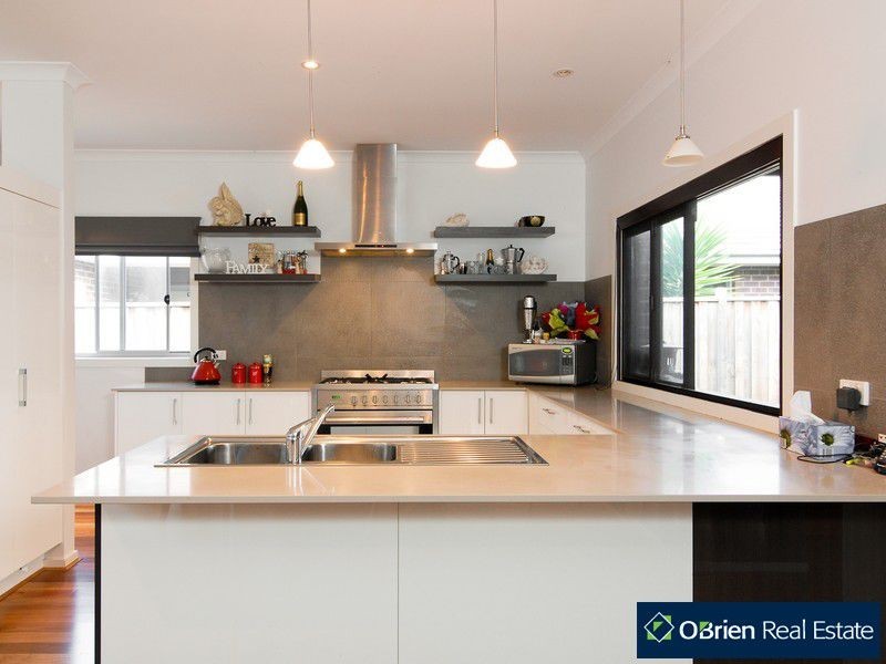 34 Wild Scotchman Way, Cranbourne East VIC 3977