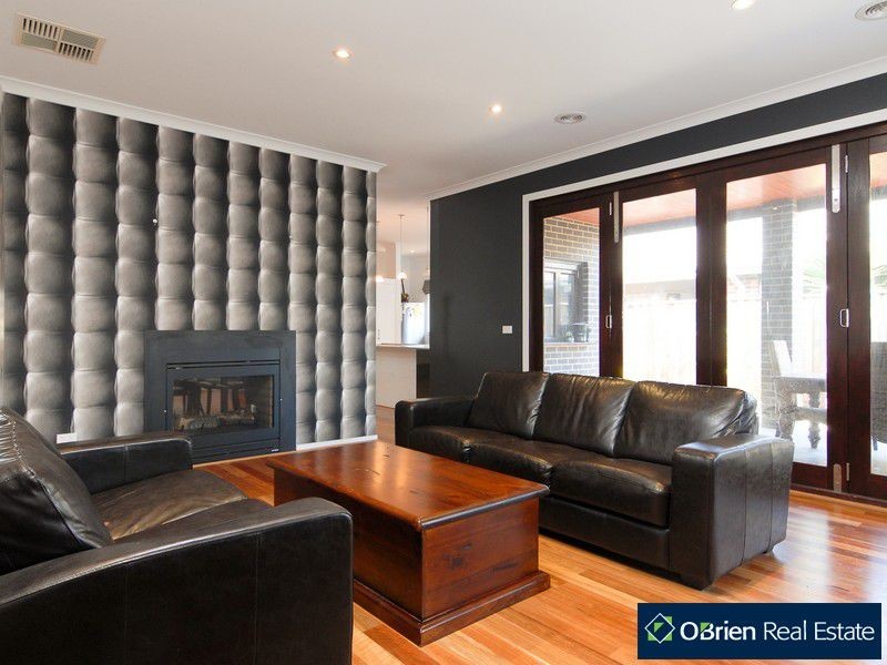 34 Wild Scotchman Way, Cranbourne East VIC 3977