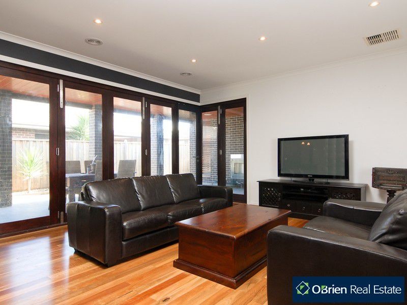 34 Wild Scotchman Way, Cranbourne East VIC 3977