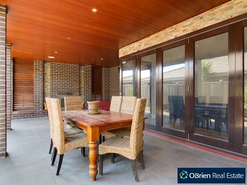 34 Wild Scotchman Way, Cranbourne East VIC 3977