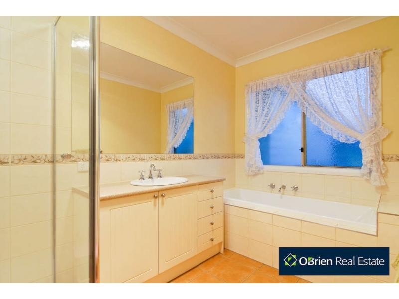 2 Walmac Close, Tooradin VIC 3980