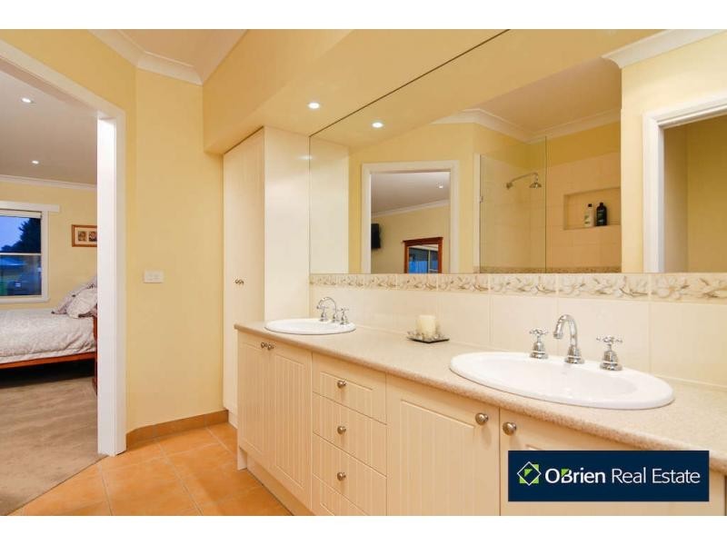 2 Walmac Close, Tooradin VIC 3980