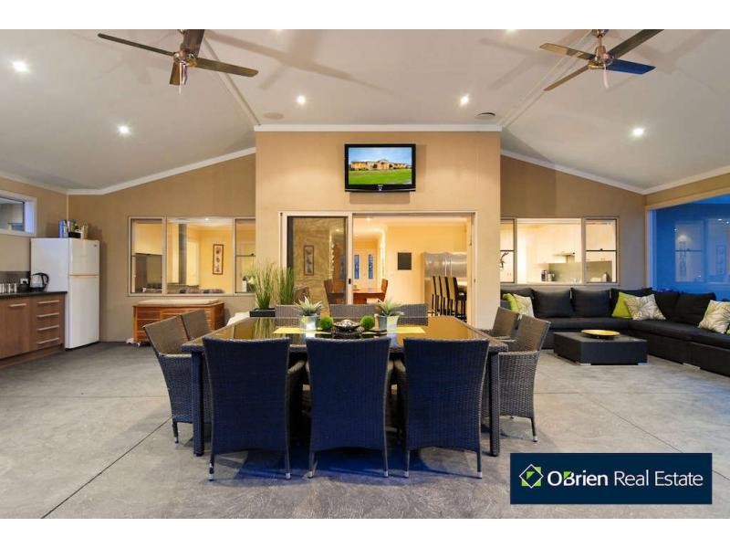 2 Walmac Close, Tooradin VIC 3980