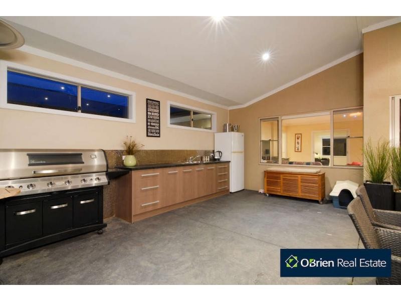 2 Walmac Close, Tooradin VIC 3980