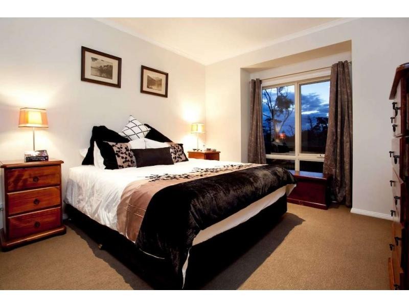 34 Wembley Drive, Berwick VIC 3806