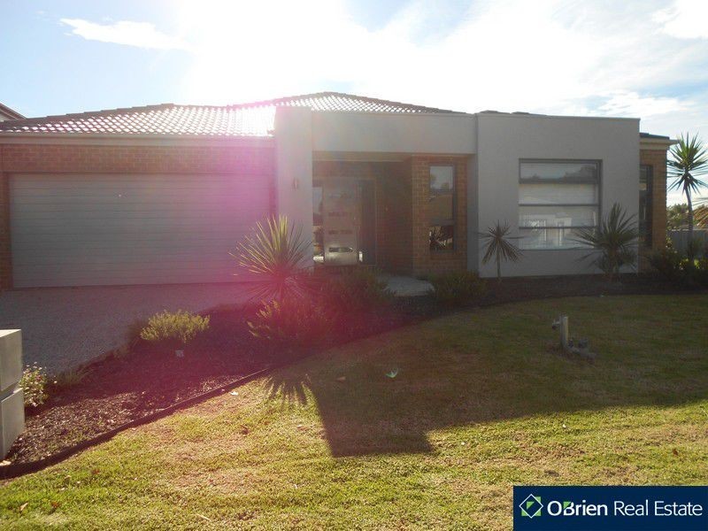 18 Don Collins Way, Berwick VIC 3806