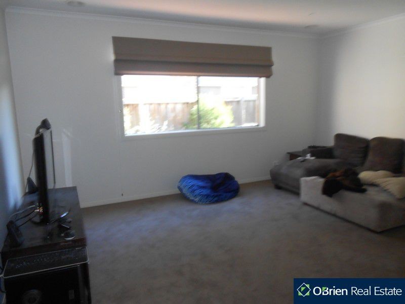 18 Don Collins Way, Berwick VIC 3806