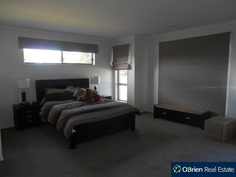 18 Don Collins Way, Berwick VIC 3806